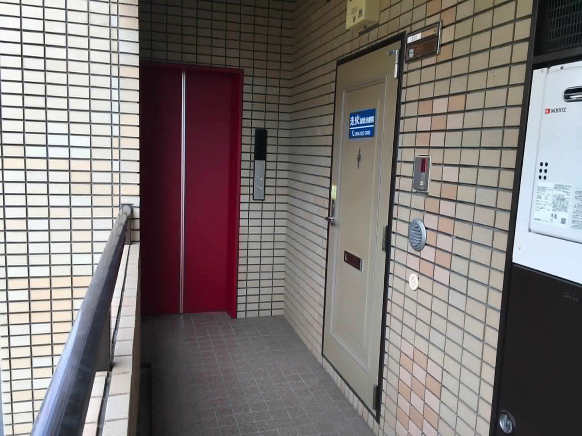 201号室への入口(既存サイト掲載写真)